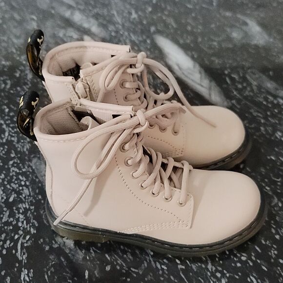 BRAND NEW DR. MARTENS LEATHER KIDS BOOT - Picture 5 of 15